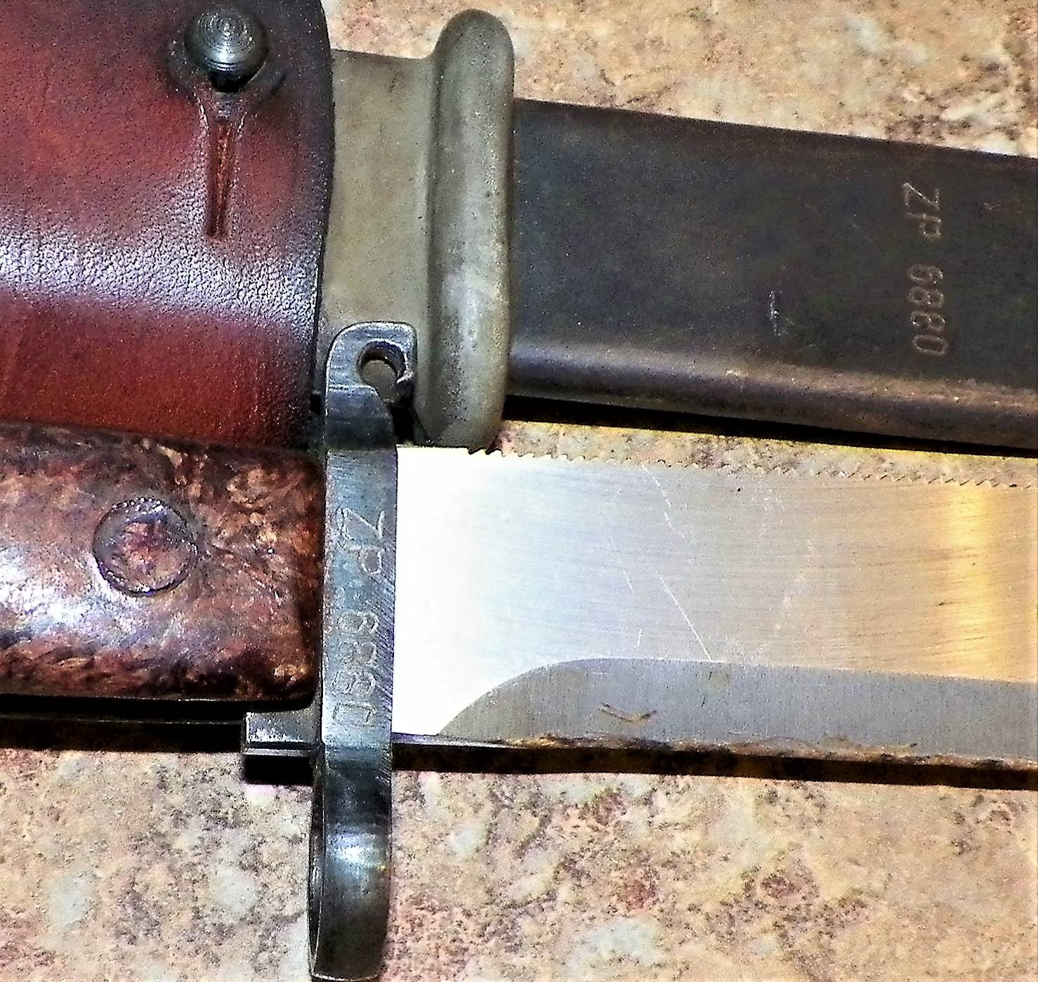 COLLECTIBLE KNIFE BAYONET & SCABBARD ZP 7AA.JPG