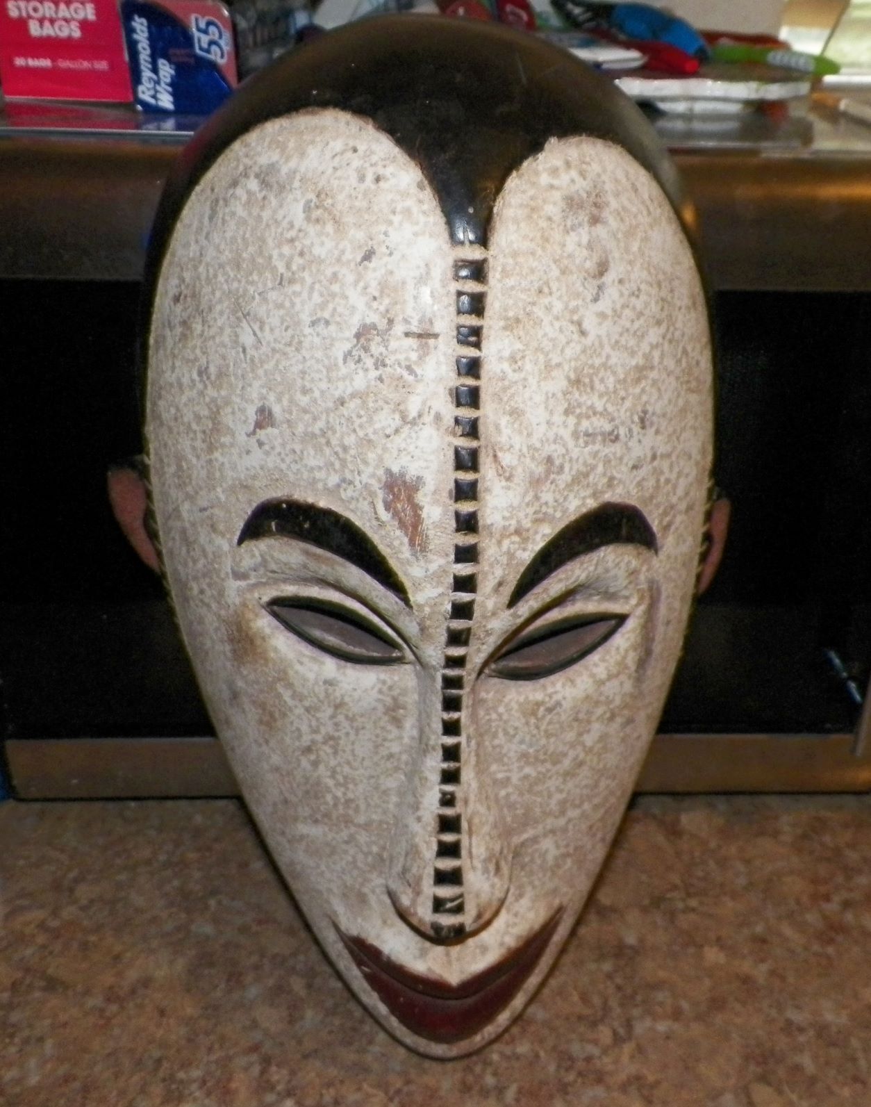 COLLECTIBLE MASK AFRICAN 1AA.JPG