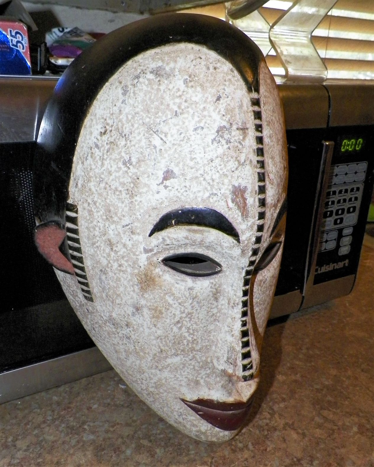 COLLECTIBLE MASK AFRICAN 2AA.JPG