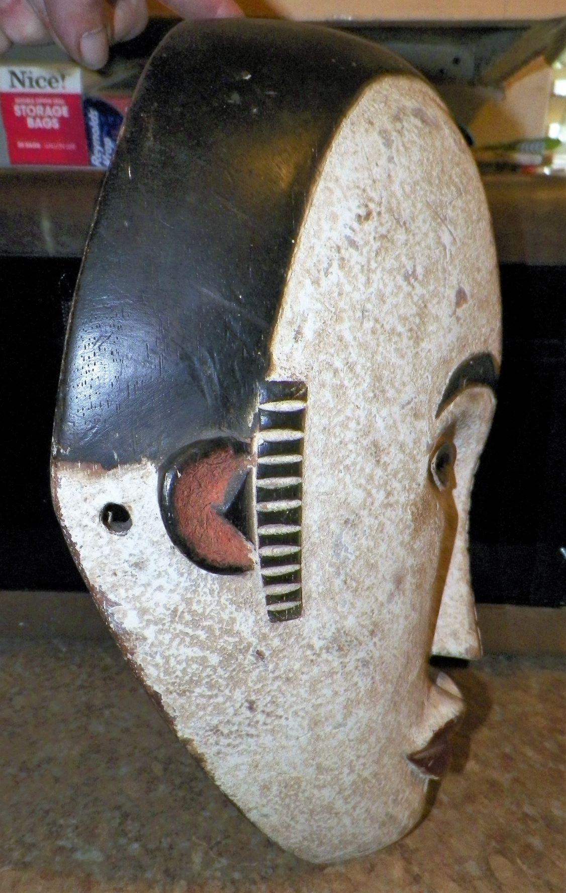 COLLECTIBLE MASK AFRICAN 2AAA.JPG