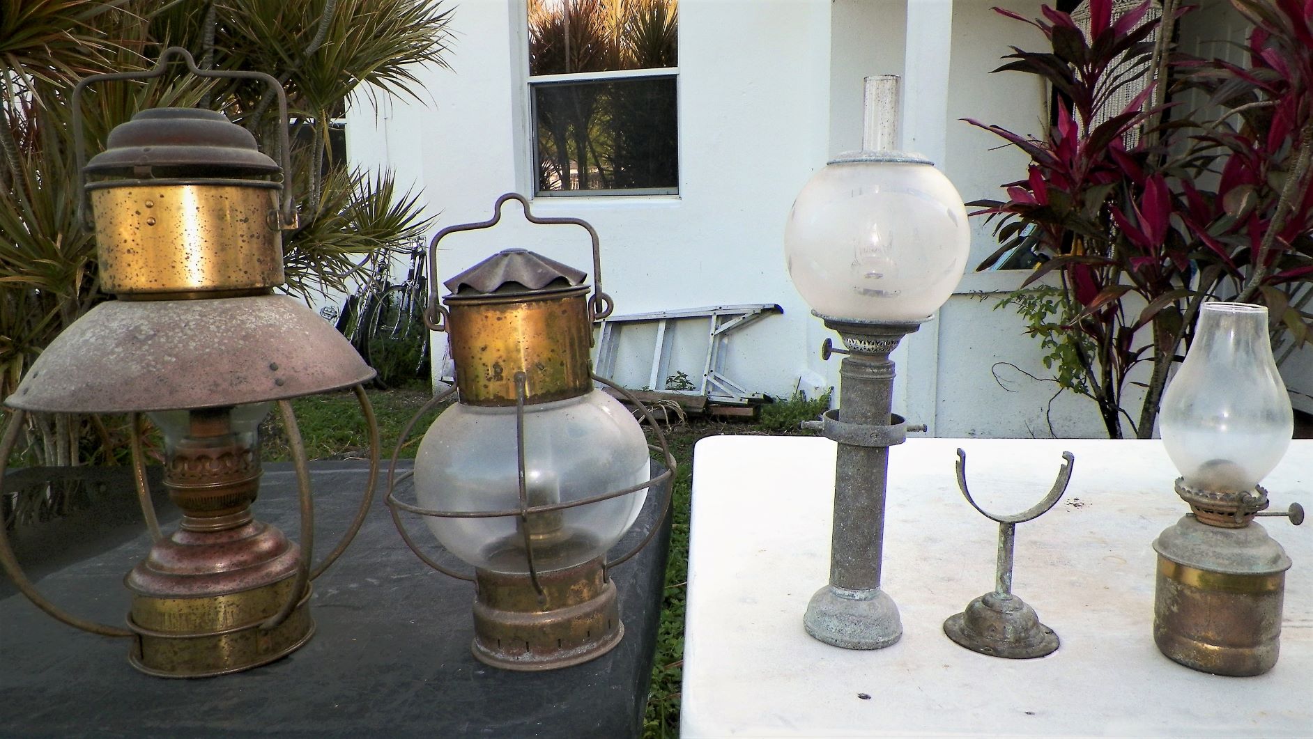 COLLECTIBLE NAUTICAL LANTERN 1AA A GROUP 1 RESIZED.JPG