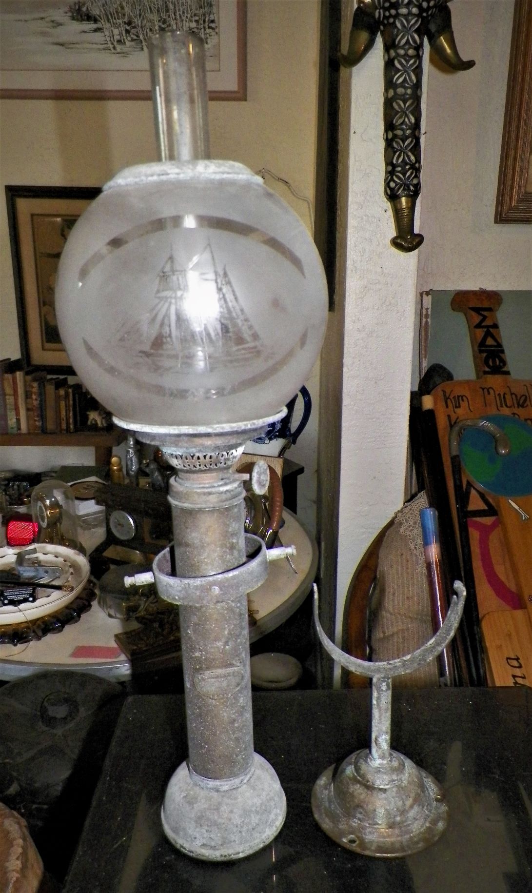 COLLECTIBLE NAUTICAL LANTERN WALL MOUNT 3AA RESIZED.JPG