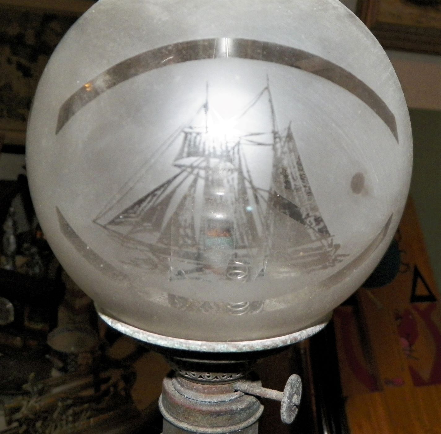 COLLECTIBLE NAUTICAL LANTERN WALL MOUNT 5AA RESIZED.JPG