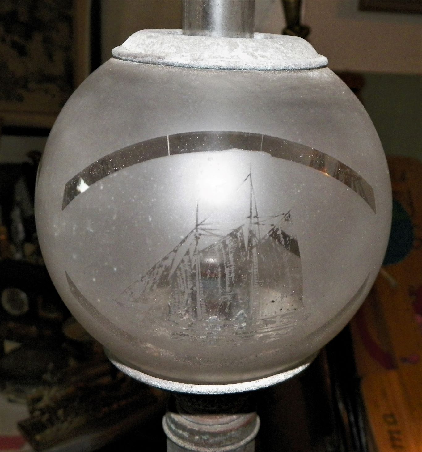 COLLECTIBLE NAUTICAL LANTERN WALL MOUNT 6AA RESIZED.JPG