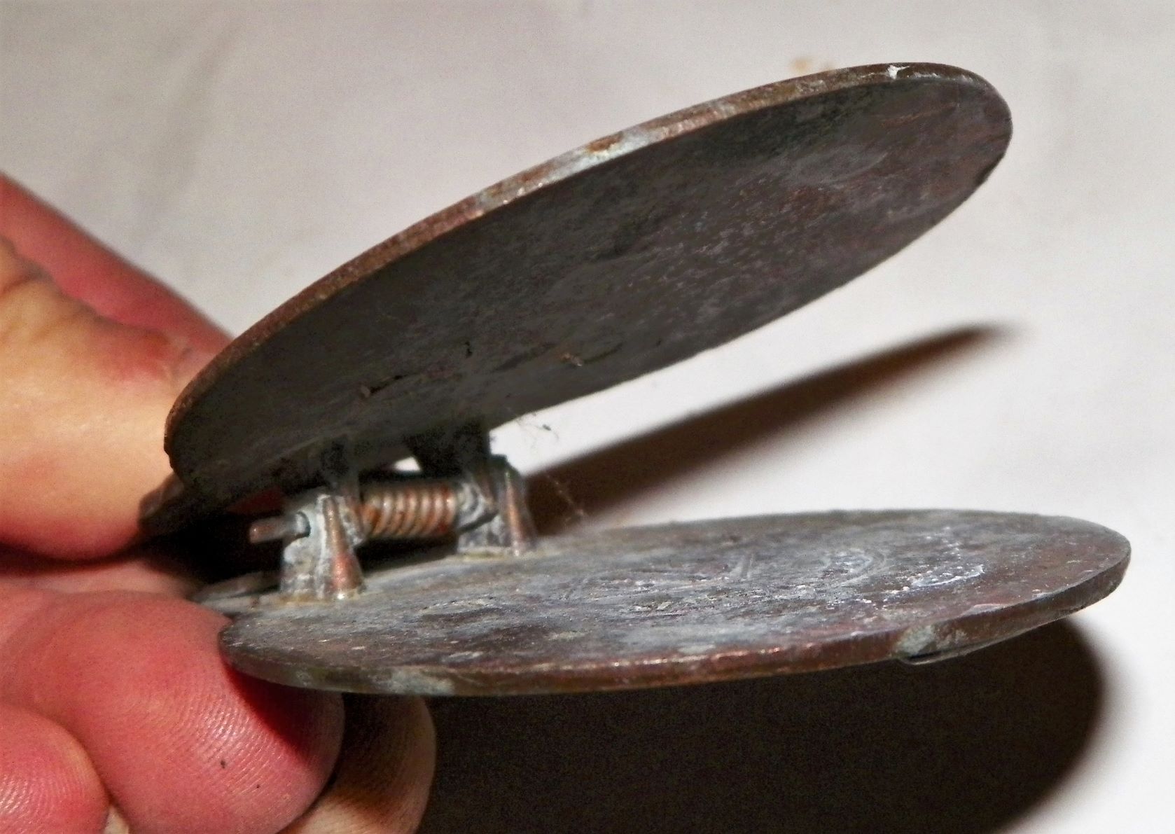 ROUND ANTIQUE PAPER CLIP?? Antiques Board