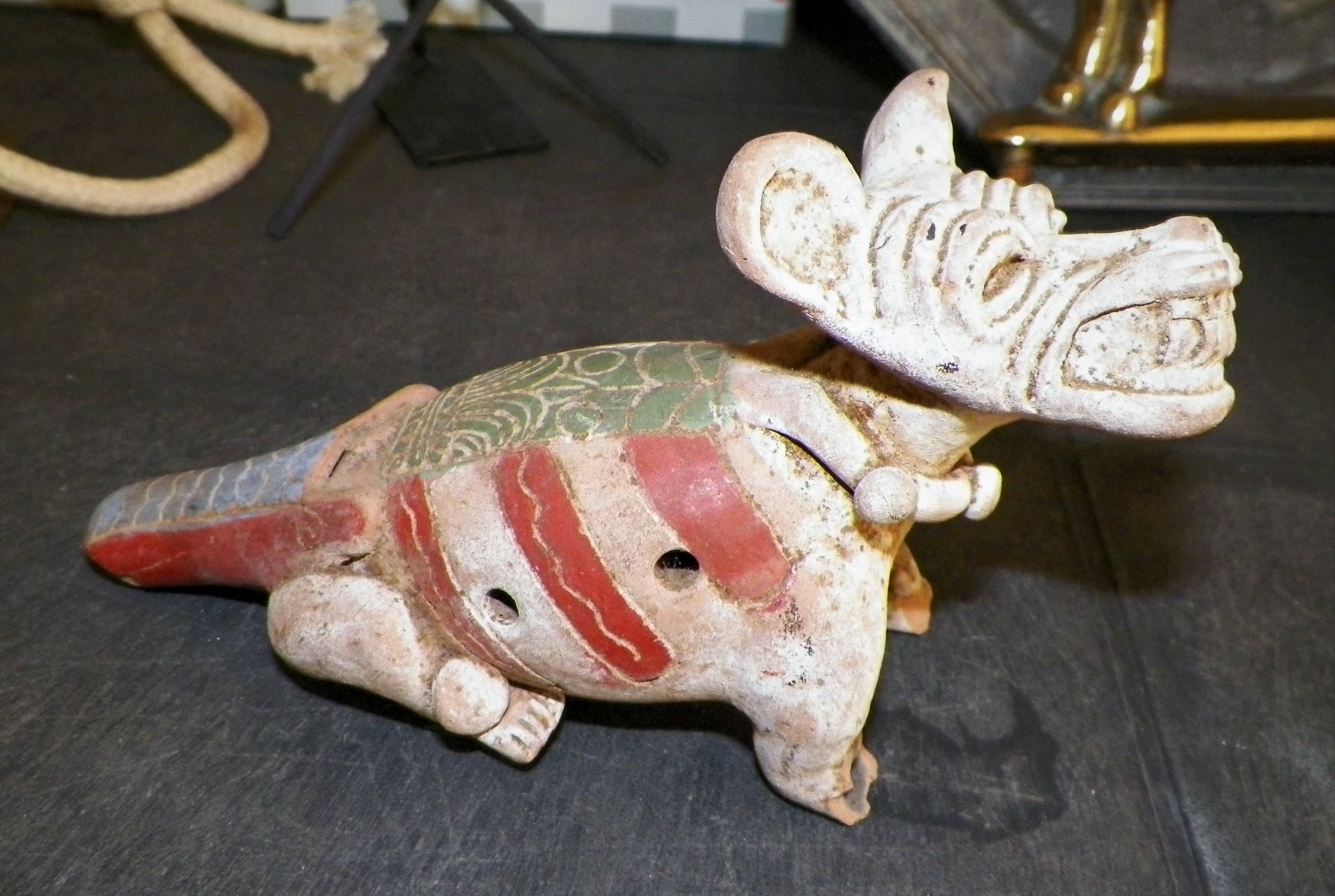 COLLECTIBLE POTTERY DOG WHISTLE 1AA.JPG