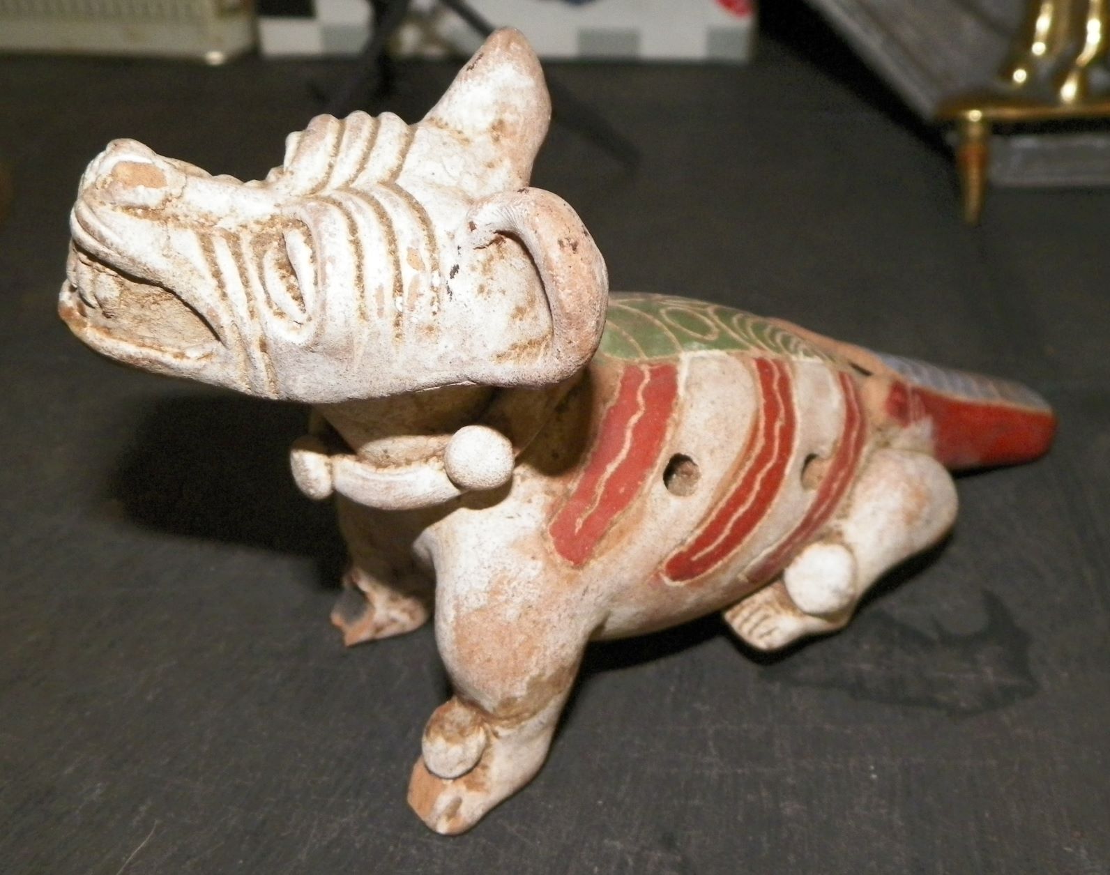 COLLECTIBLE POTTERY DOG WHISTLE 3AA.JPG