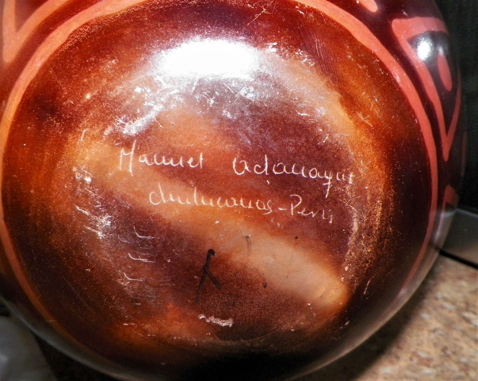 COLLECTIBLE POTTERY VASE ROUND 2AA.JPG