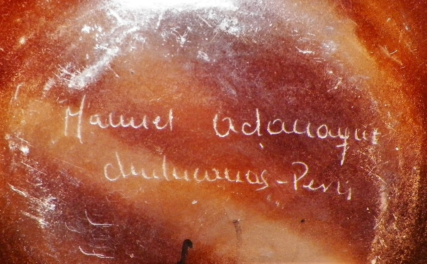 COLLECTIBLE POTTERY VASE ROUND 2AAA.JPG