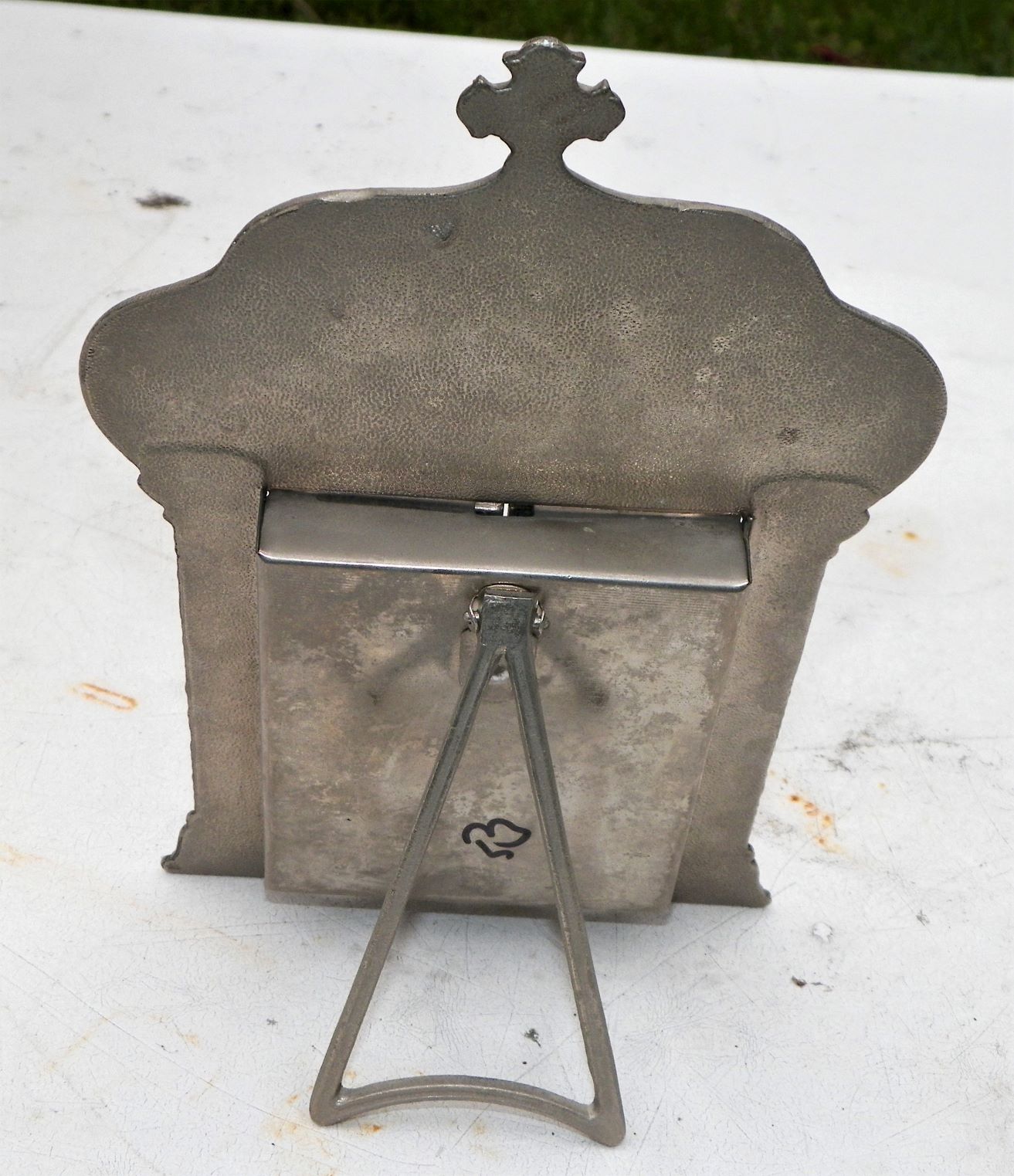 COLLECTIBLE RELIGOUS ICON METAL WITH 2 DOORS 4AA.JPG