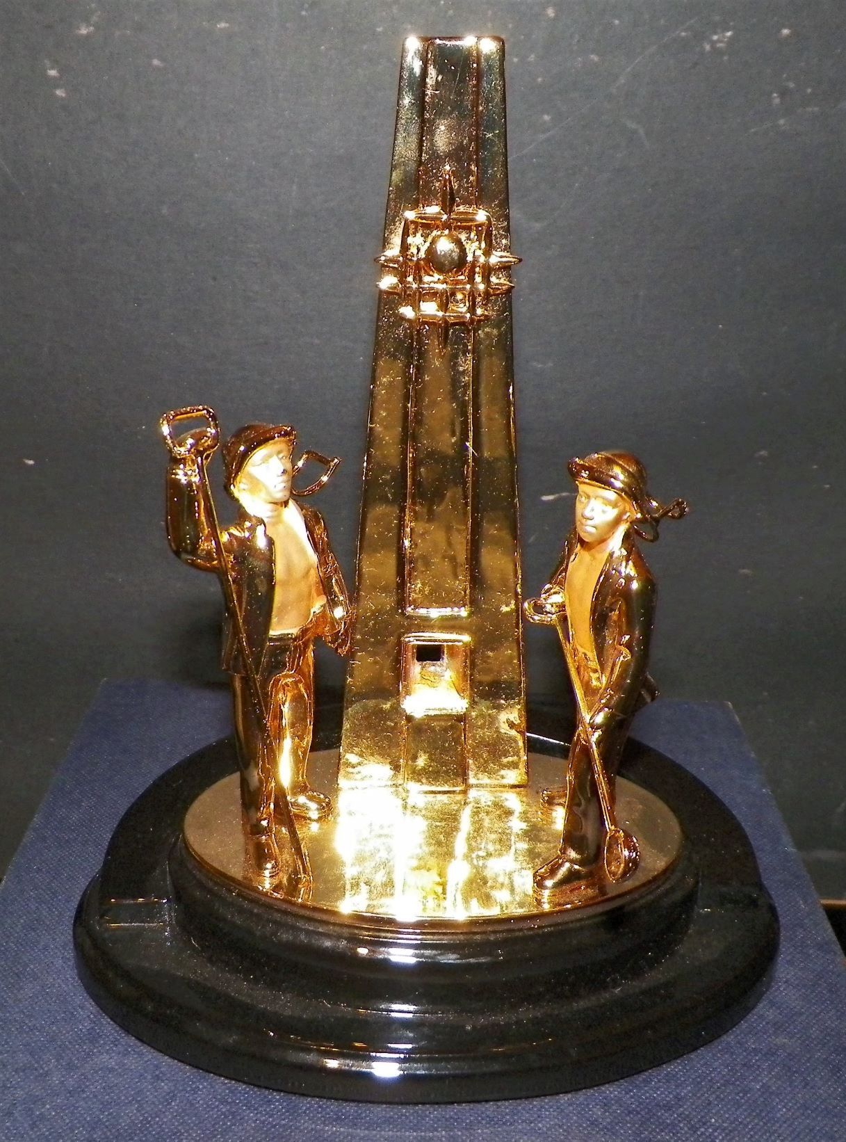 COLLECTIBLE RUSSIAN STATUE 1AA z.JPG