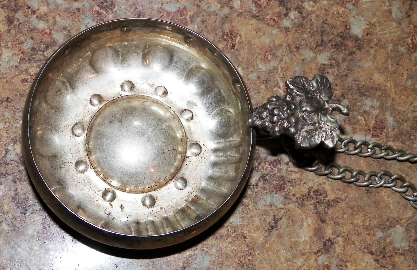 COLLECTIBLE SPITTOON MINI 4AA.JPG