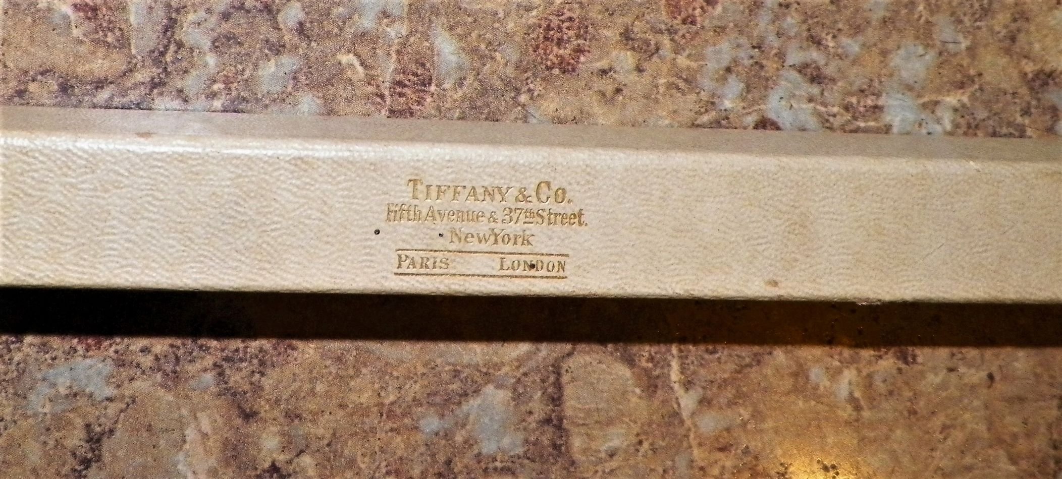 COLLECTIBLE TIFFANY PIN 1BAA.JPG