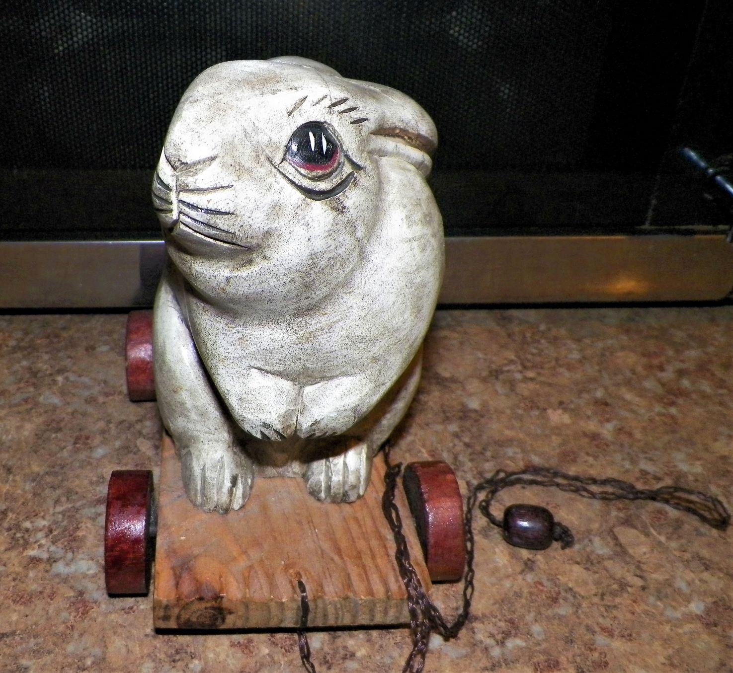 COLLECTIBLE TOY RABBIT PULL TOY 3AAZZ.jpg