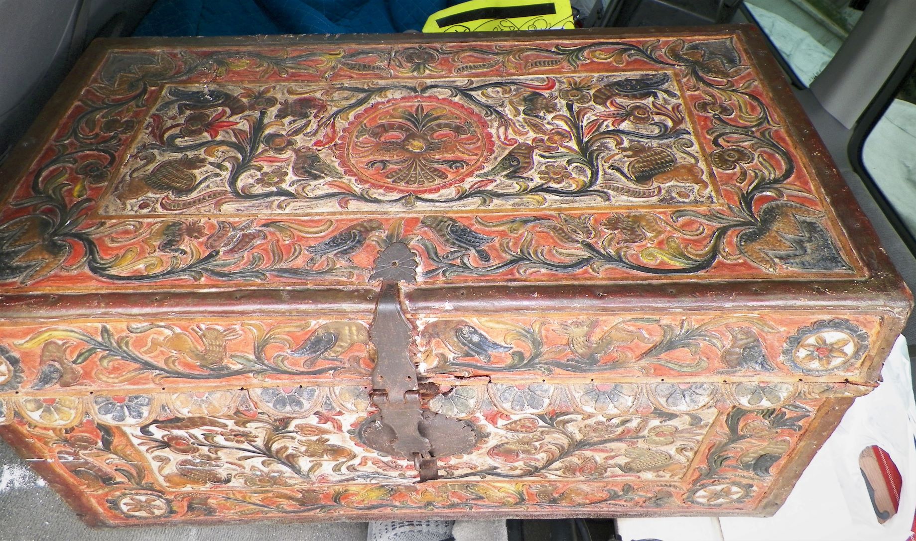 COLLECTIBLE TRUNK LEATHER COVERED 1AAAZZZZ.jpg