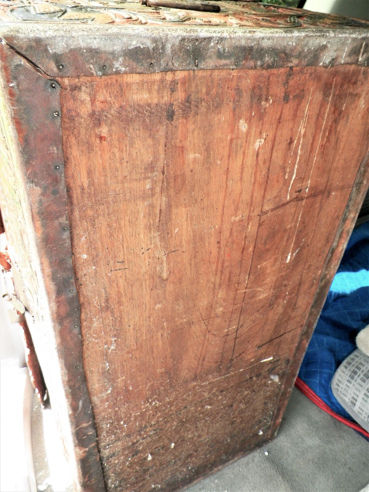 COLLECTIBLE TRUNK LEATHER COVERED 9AAZZ.jpg