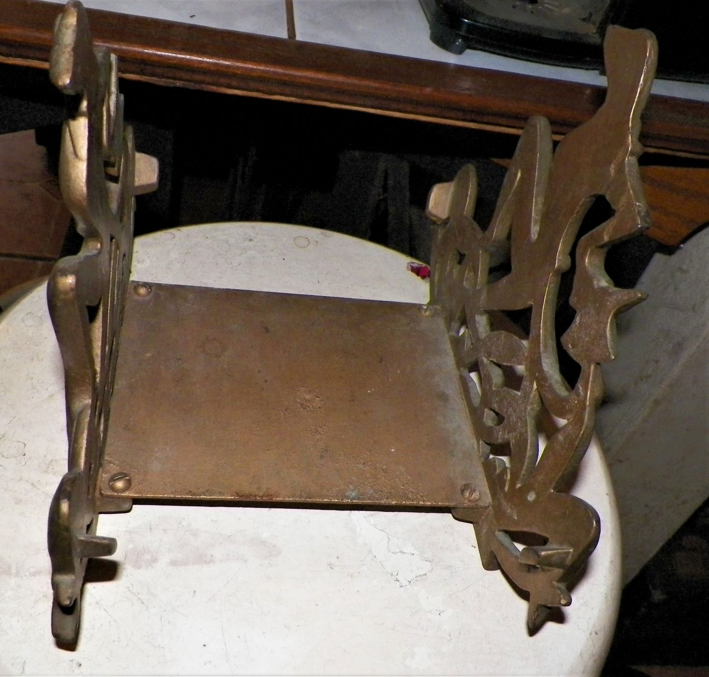 COLLECTIBLES LETTER HOLDER 2AA.JPG