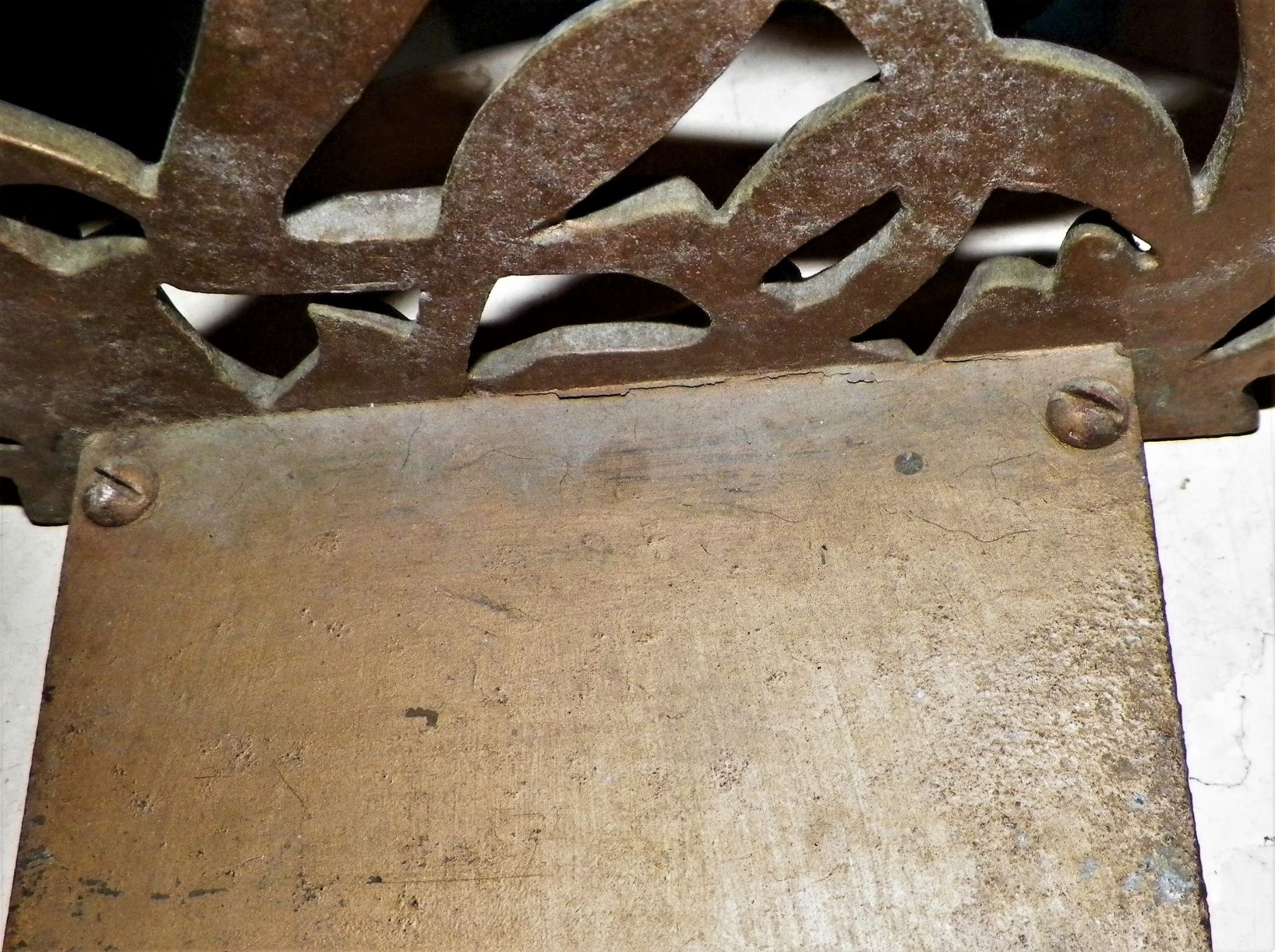 COLLECTIBLES LETTER HOLDER 4AA.JPG