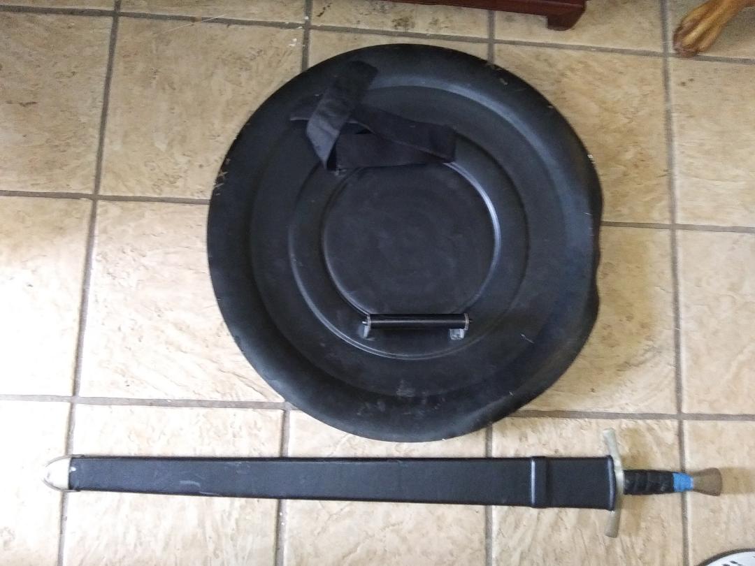 COLLECTIBLES SWORD AND SHIELD 2AA.jpg