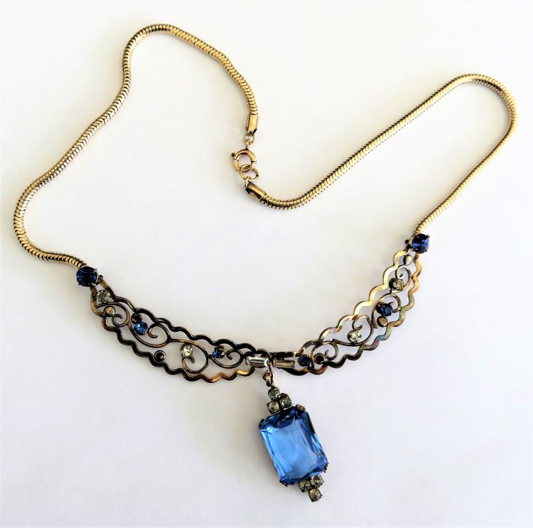 costume necklace re 3.JPG