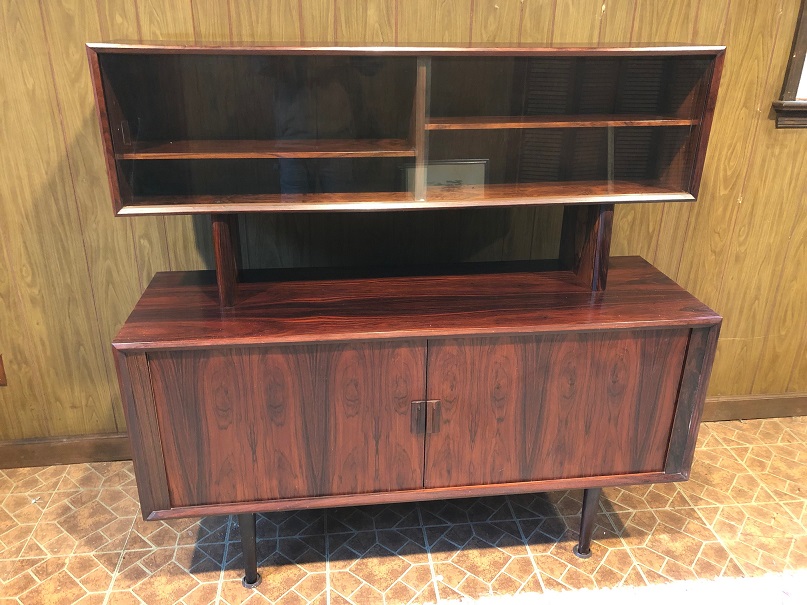 credenza.jpg
