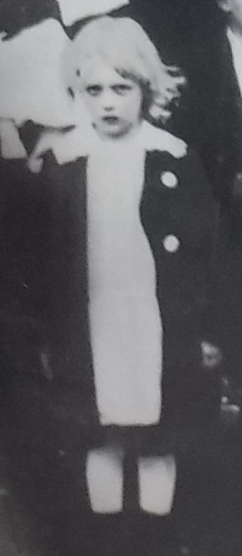 creepy family photo.jpeg