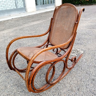 curved-wooden-rocking-chair-image-13.jpg