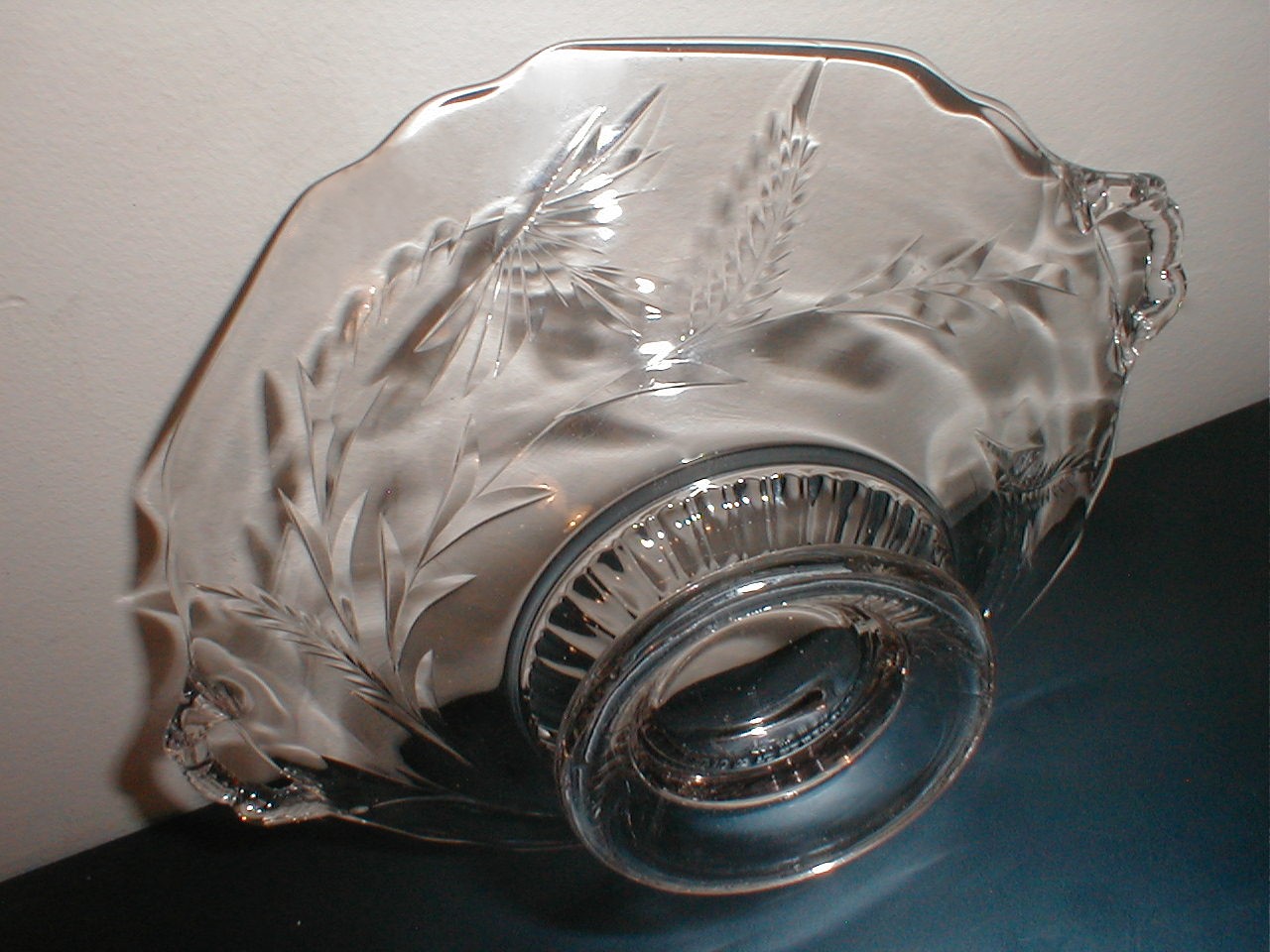 Cut 1064 cambridge etched footed handled bowl candy dish  P1010039.JPG