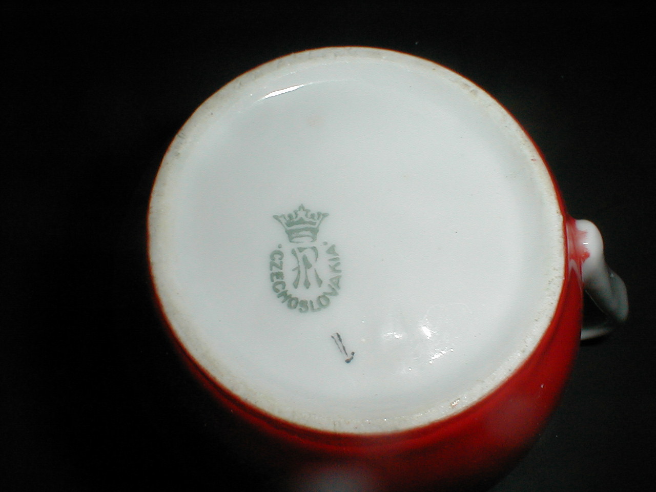 Czechoslovakia Czech Pottery Red & White 1 Pint Creamer Cream Pitcher mark  may 18 2019 021.JPG
