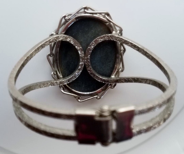 D & E laboradite back (640x536).jpg