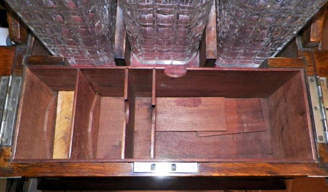 DECANTER HOLDER WOOD 2AAA.JPG