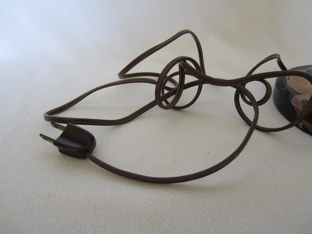 Desk Lamp plug & wires 640.jpg