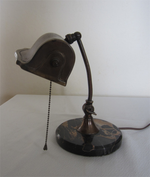 Desk Lamp R side1 640.jpg