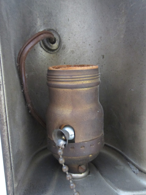 Desk Lamp socket 640.jpg