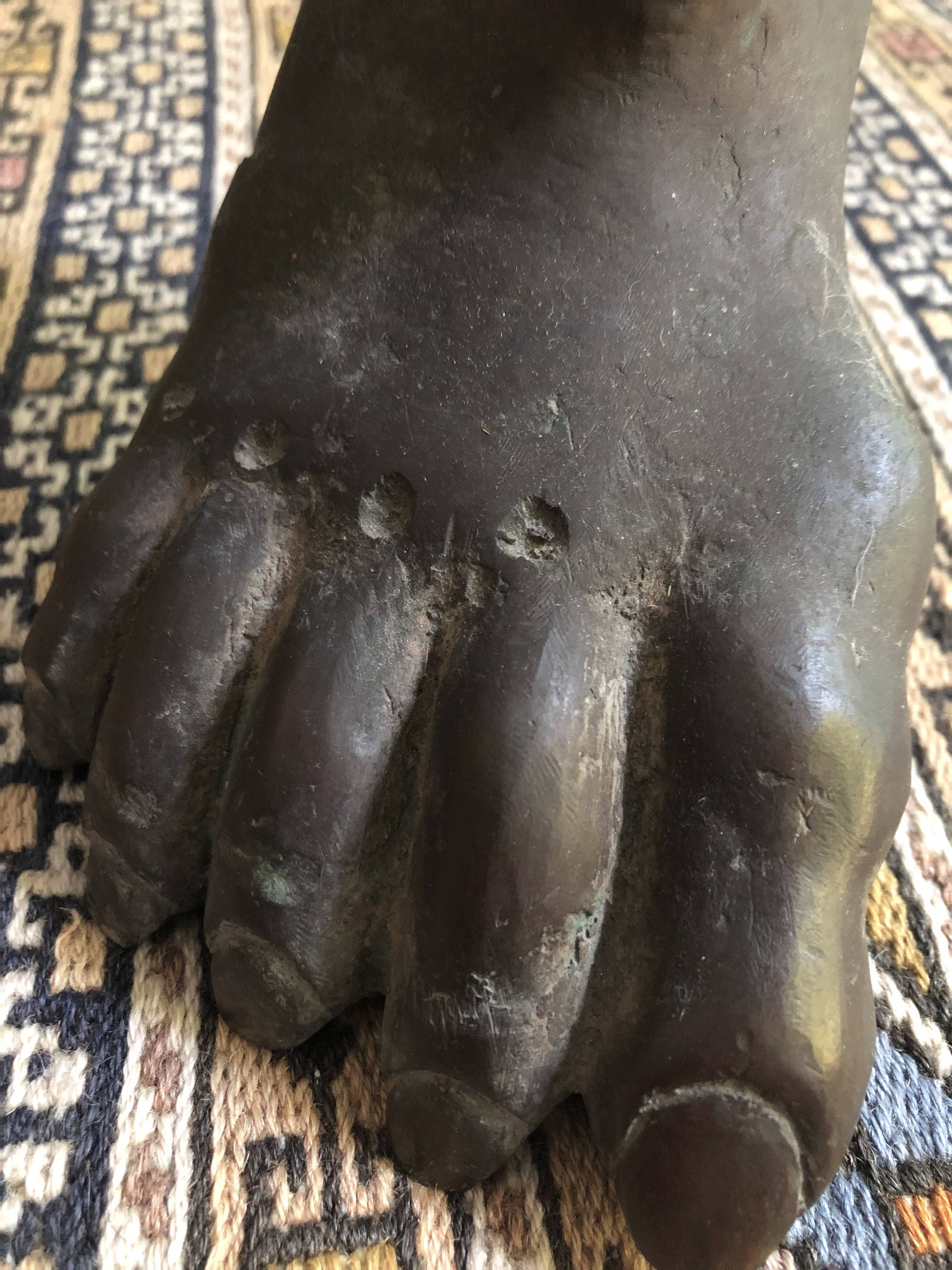 Detail Feet.jpg