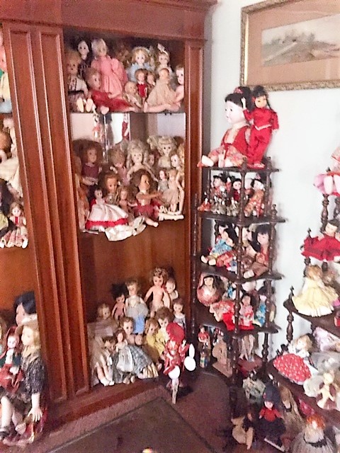dolls.jpg