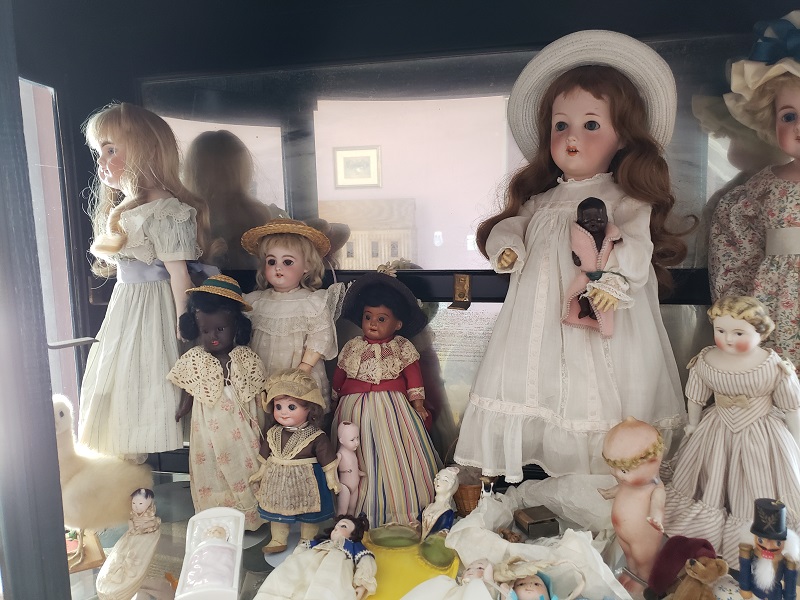 dolls2.jpg