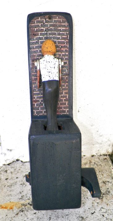 DOOR KNOCKER FOLK ART 1AA.JPG