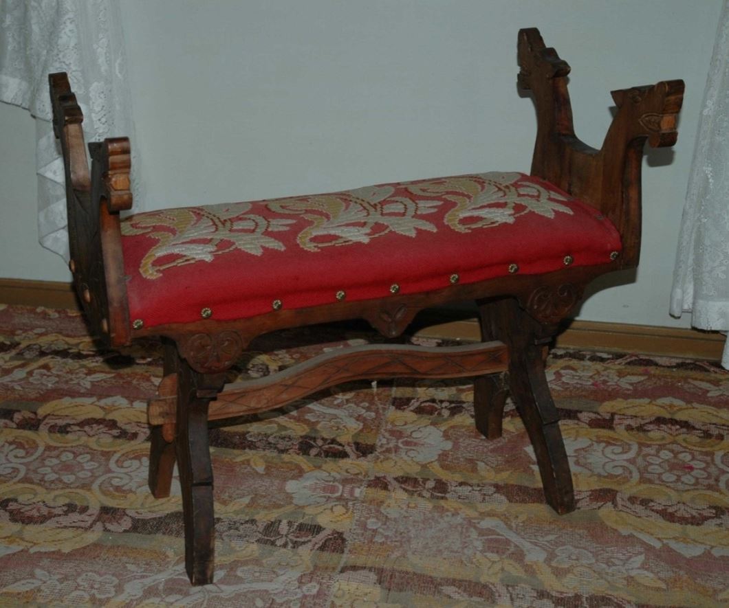 dragestilbench-nordlandsmuseet-1860-90-1.JPG