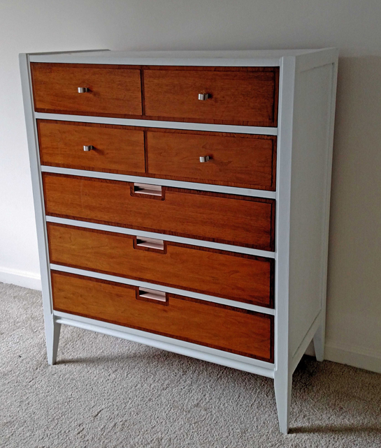 dresser white2.jpg