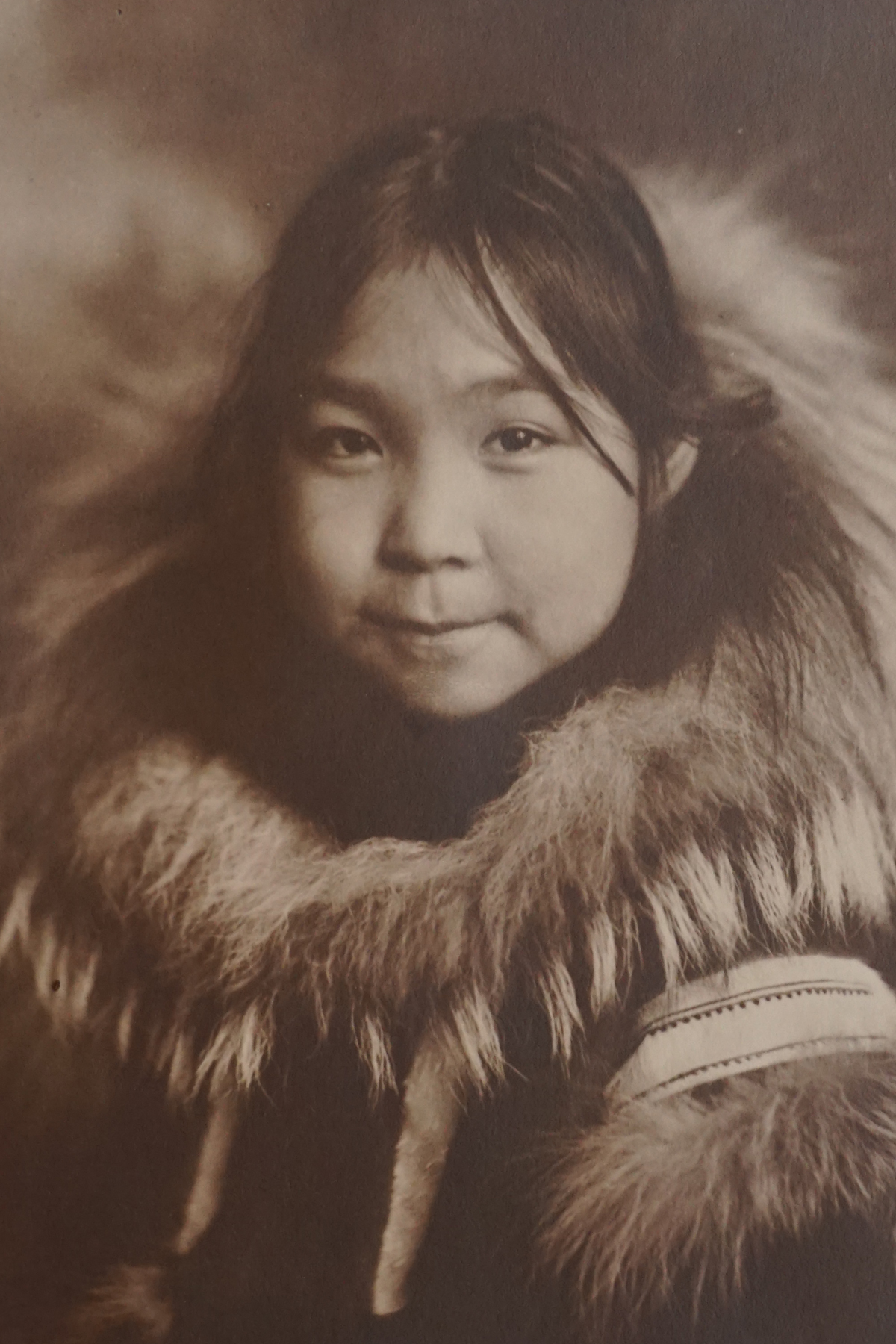 Эскимос томск. Эскимосы инуиты. Эскимосская женщина 1907. Эскимосы раса. Певица Эскимоска.