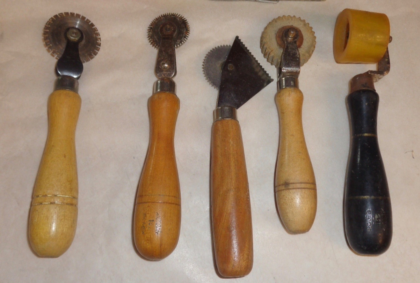 Wallpaper tools Antiques Board