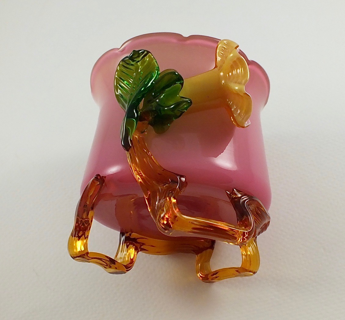 How to describe this Cased Glass Vase? Antiques Board