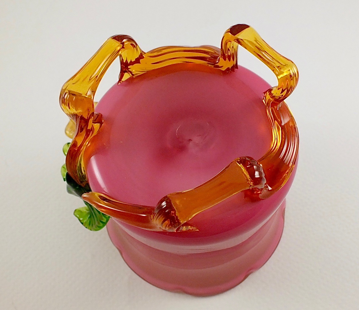 How to describe this Cased Glass Vase? Antiques Board