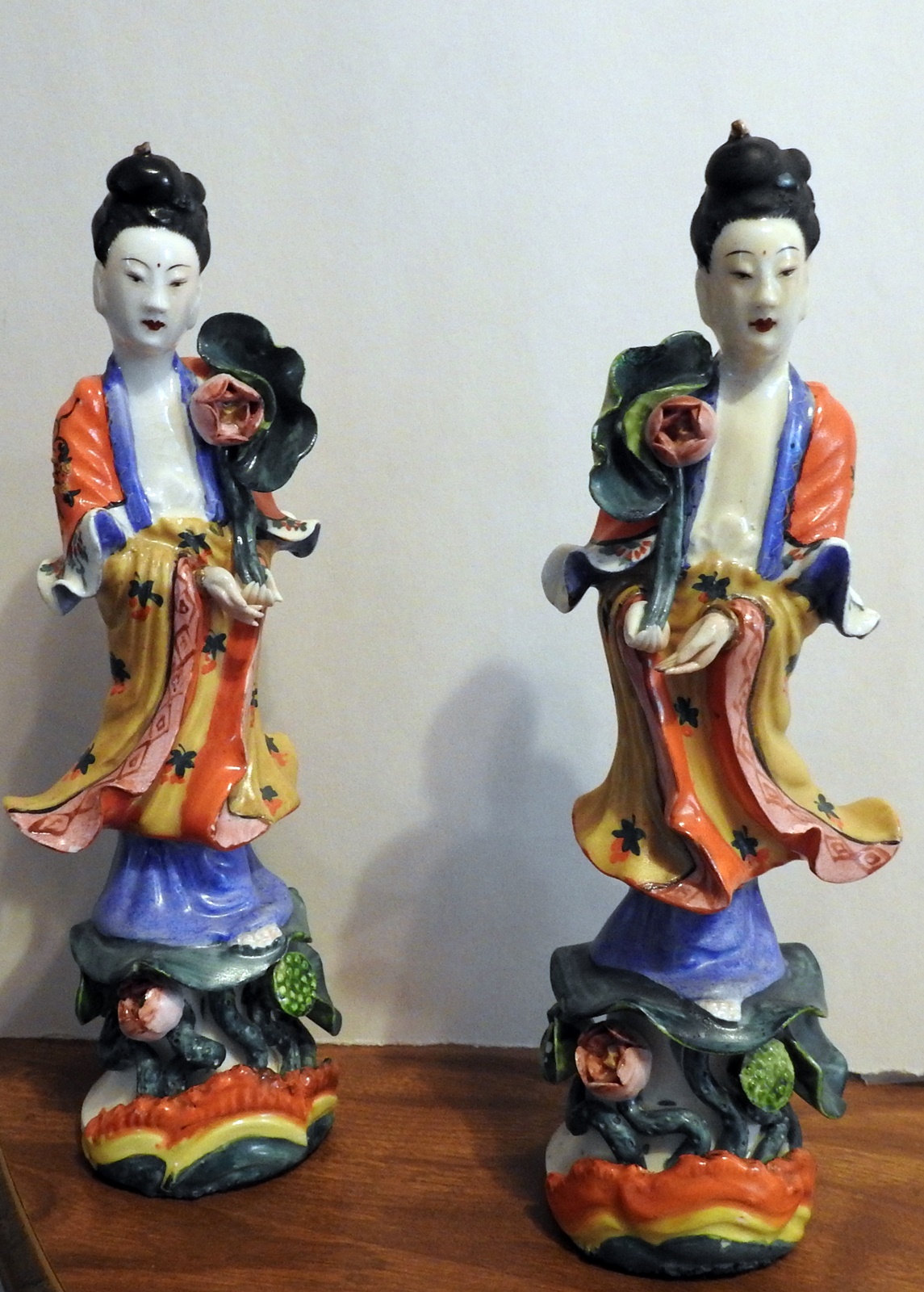 Two porcelain Chinese lady figurines quality and age? Antiques Board