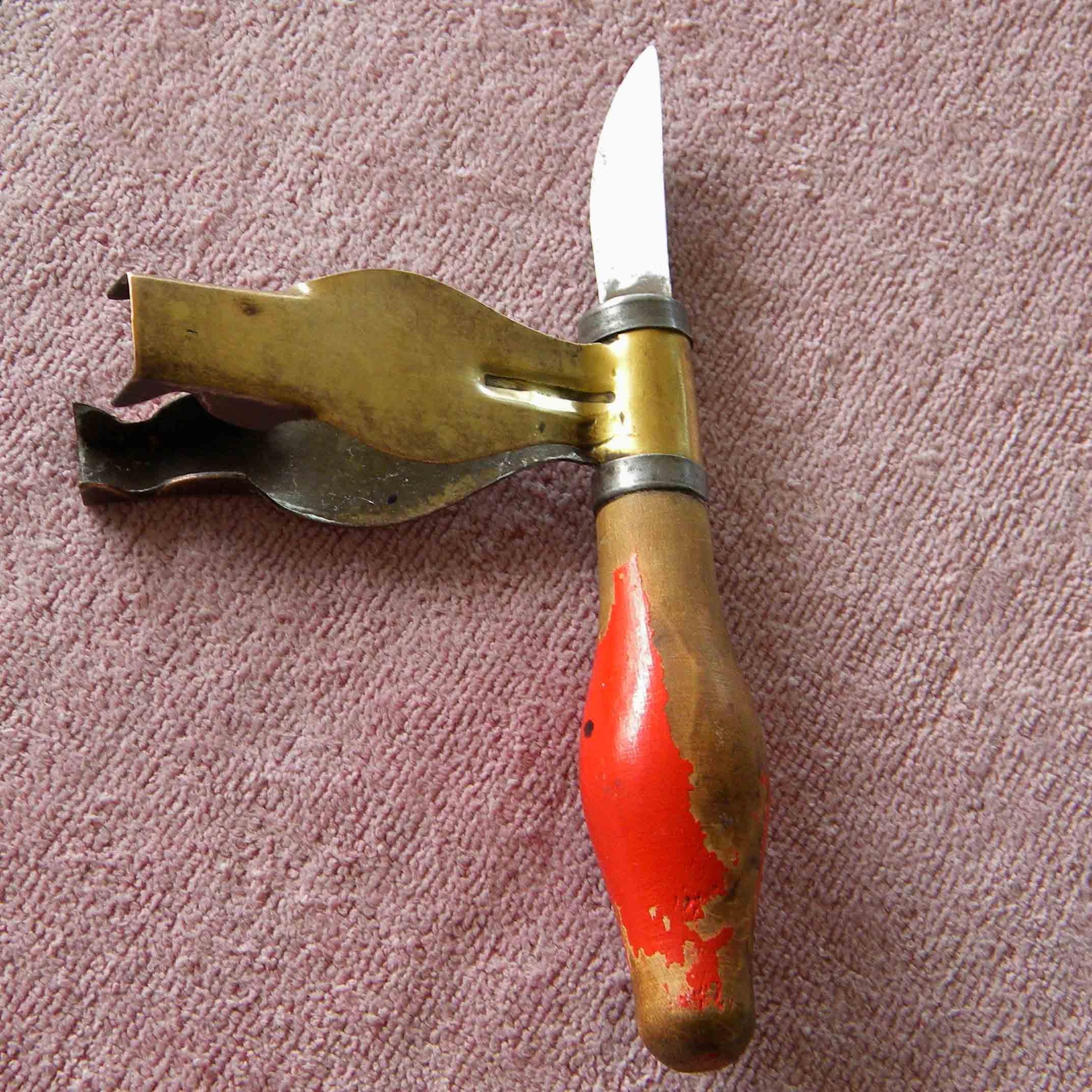 DSCN1461 Top Knife Side1.jpg