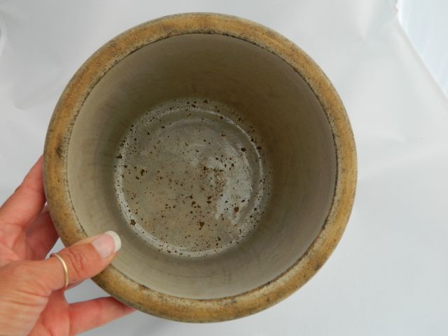 Help please with description/flaw on pottery crock | Antiques Board