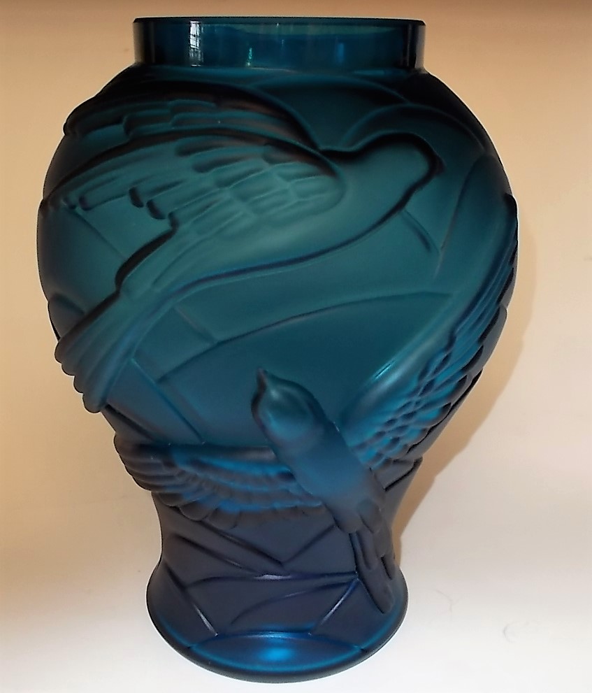 Blue/Teal glass bird vase. Phoenix Consolidated? Antiques Board