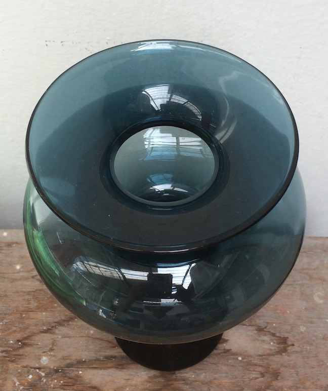 dull blue vase top.jpg