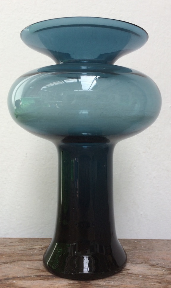 dull blue vase1.jpg